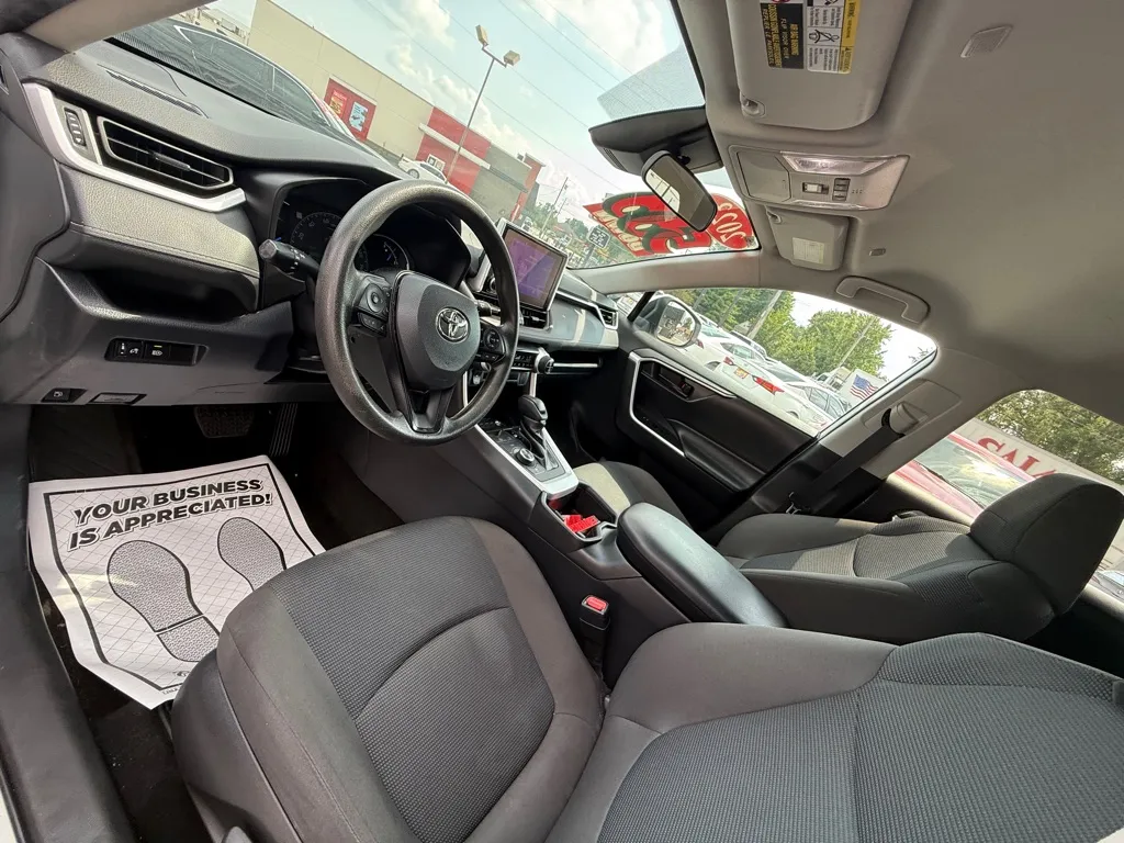 2023 Toyota RAV4 LE - Photo 20