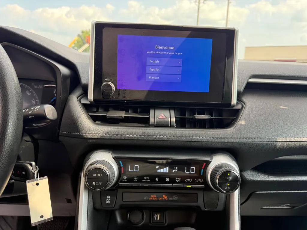 2023 Toyota RAV4 LE - Photo 24