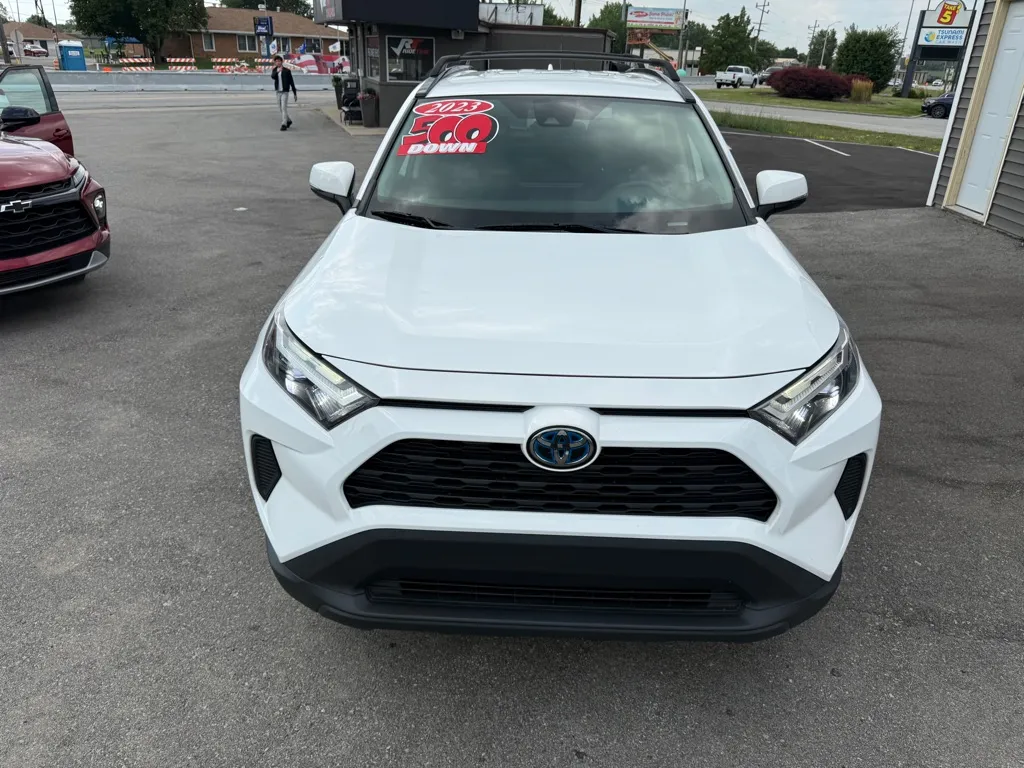 2023 Toyota RAV4 LE - Photo 4
