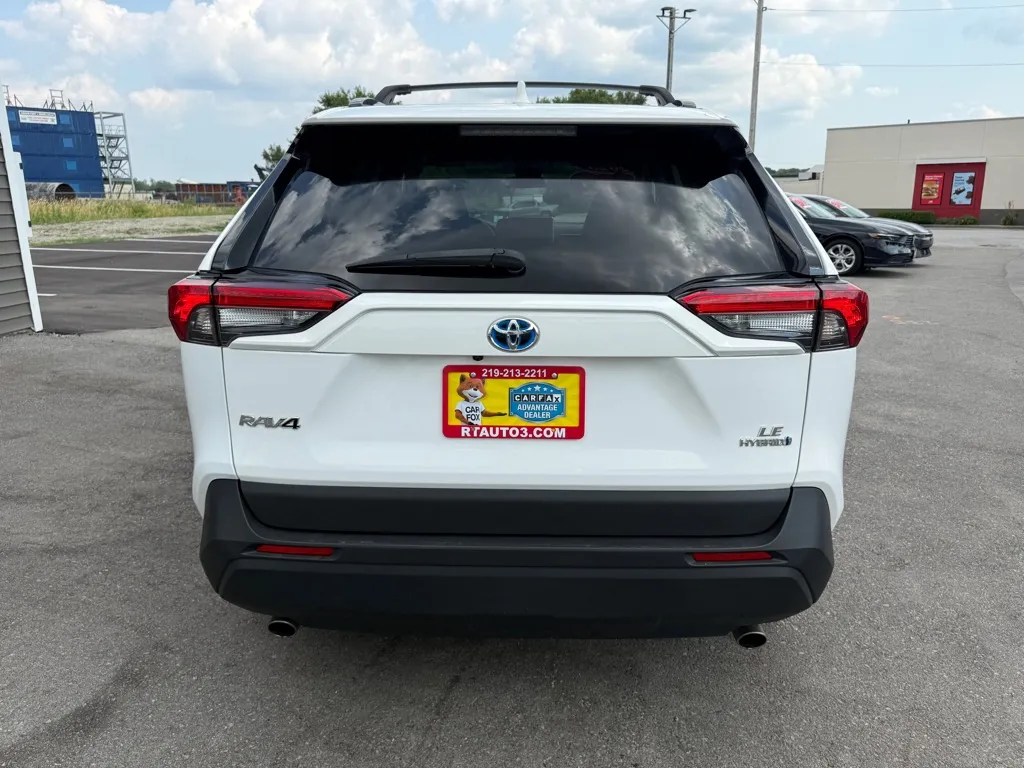 2023 Toyota RAV4 LE - Photo 10