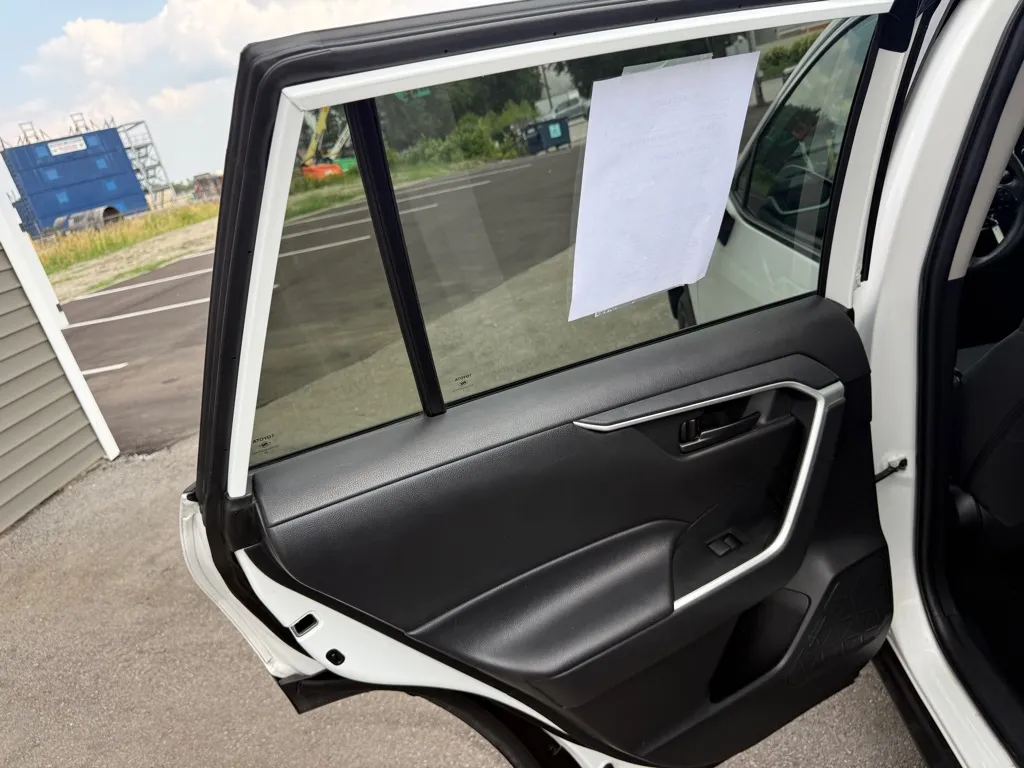 2023 Toyota RAV4 LE - Photo 17