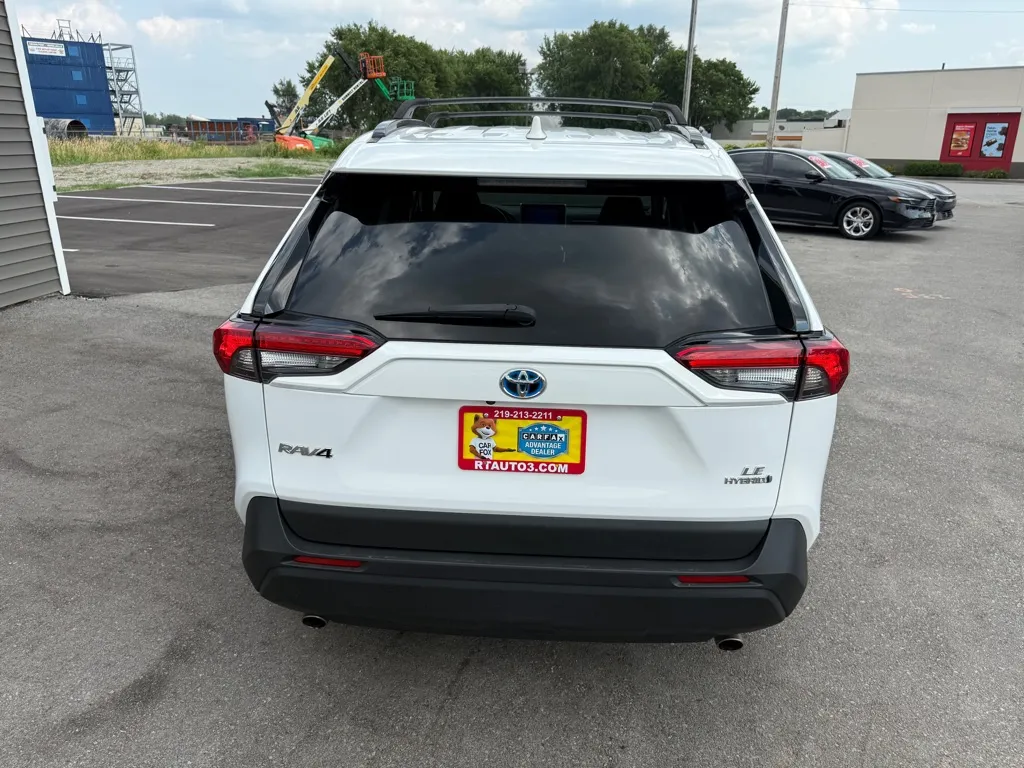 2023 Toyota RAV4 LE - Photo 11