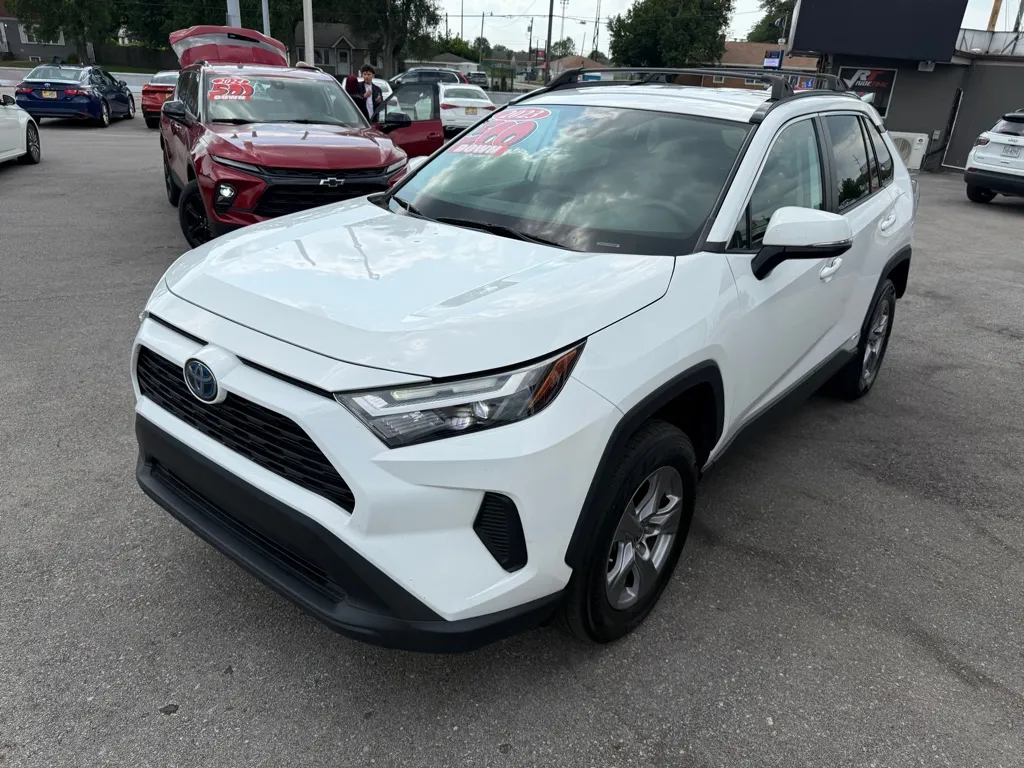 2023 Toyota RAV4 LE - Photo 6
