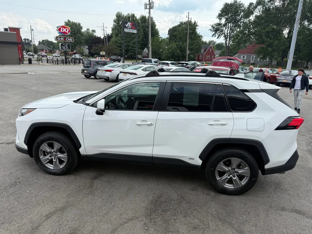2023 Toyota RAV4 LE - Photo 7