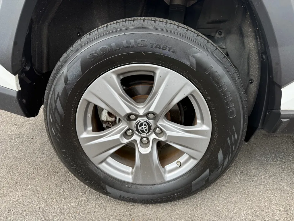 2023 Toyota RAV4 LE - Photo 15