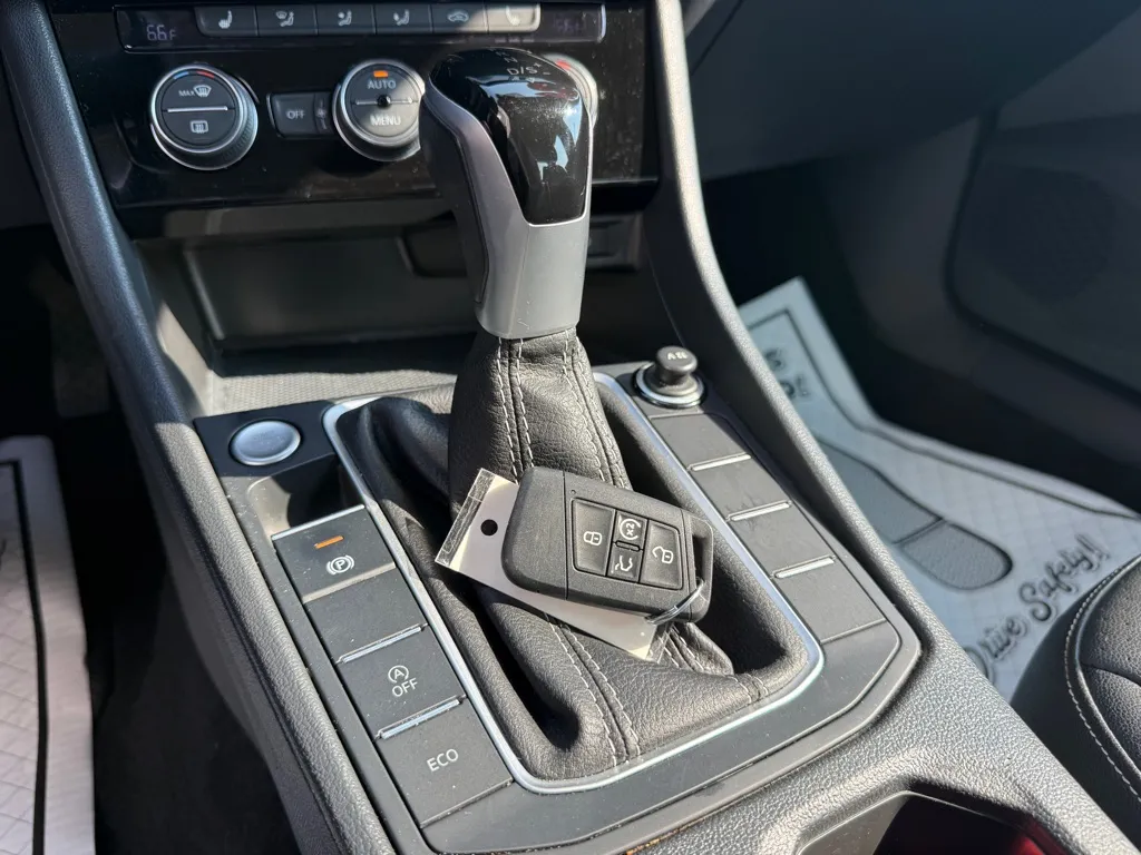 2024 Volkswagen Jetta SE - Photo 29