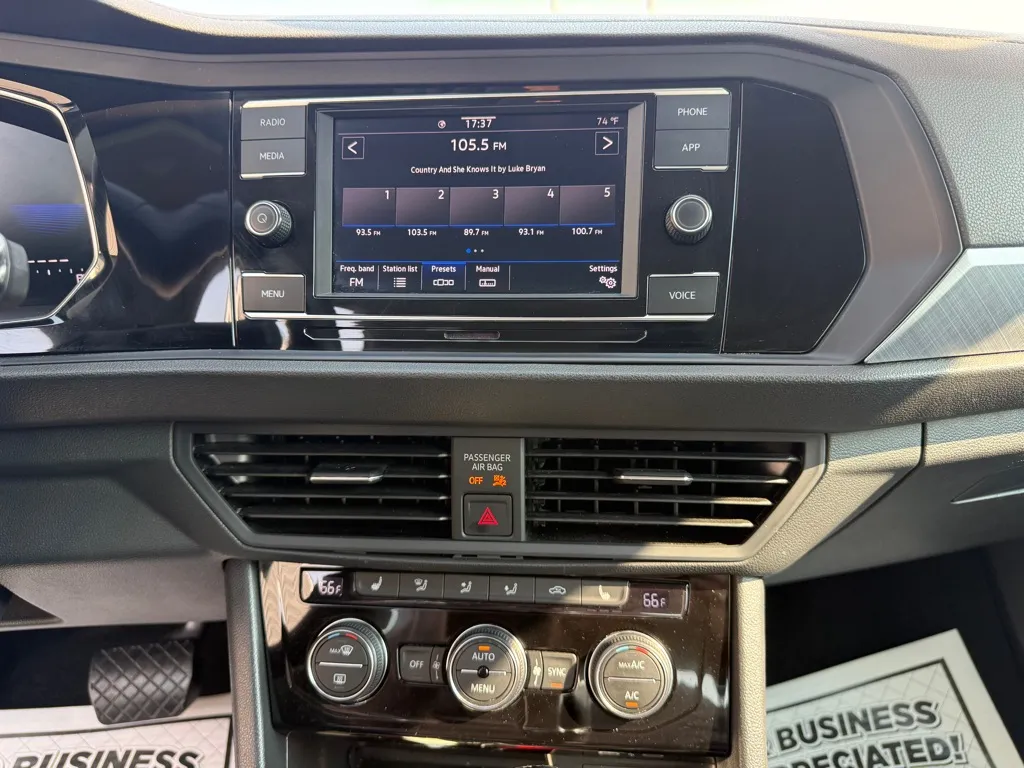 2024 Volkswagen Jetta SE - Photo 27