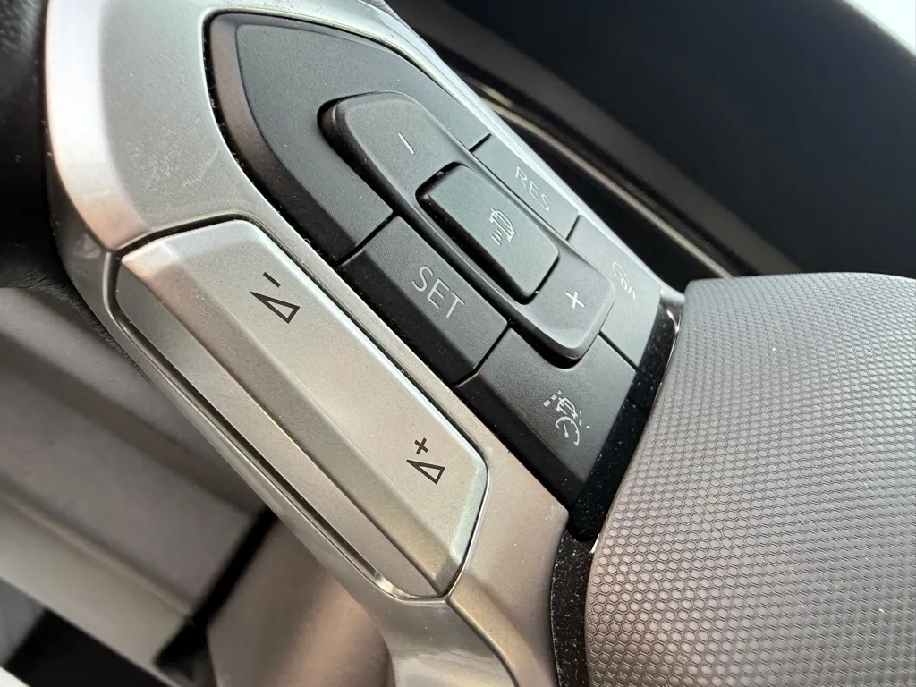 2024 Volkswagen Jetta SE - Photo 25