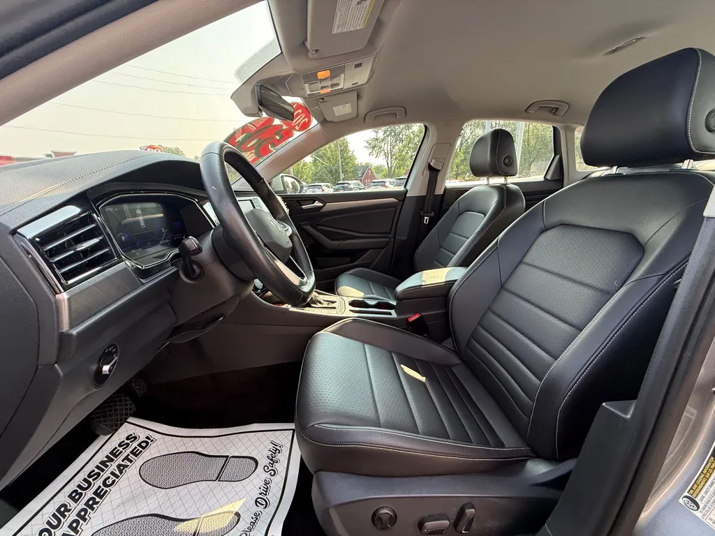 2024 Volkswagen Jetta SE - Photo 21