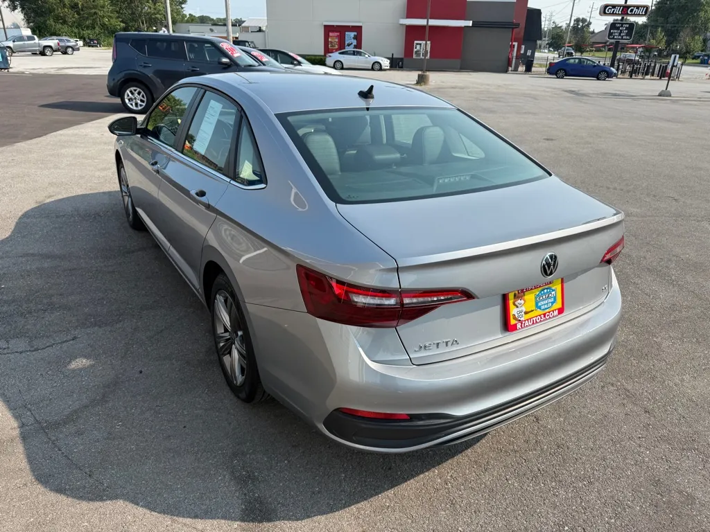 2024 Volkswagen Jetta SE - Photo 9