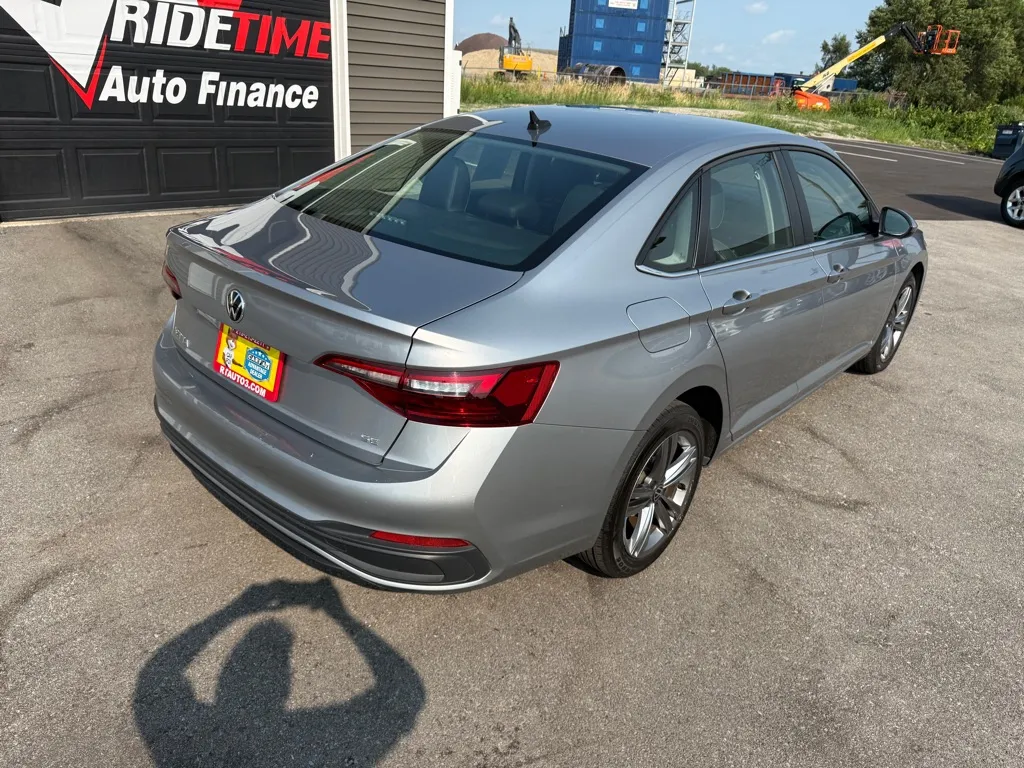 2024 Volkswagen Jetta SE - Photo 13