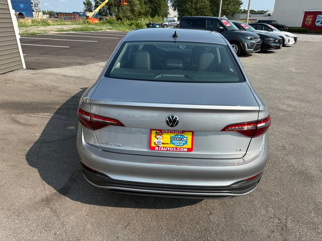 2024 Volkswagen Jetta SE - Photo 11
