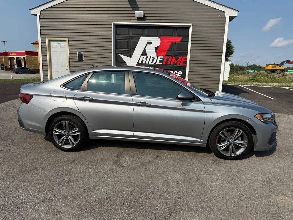 2024 Volkswagen Jetta SE - Photo 14