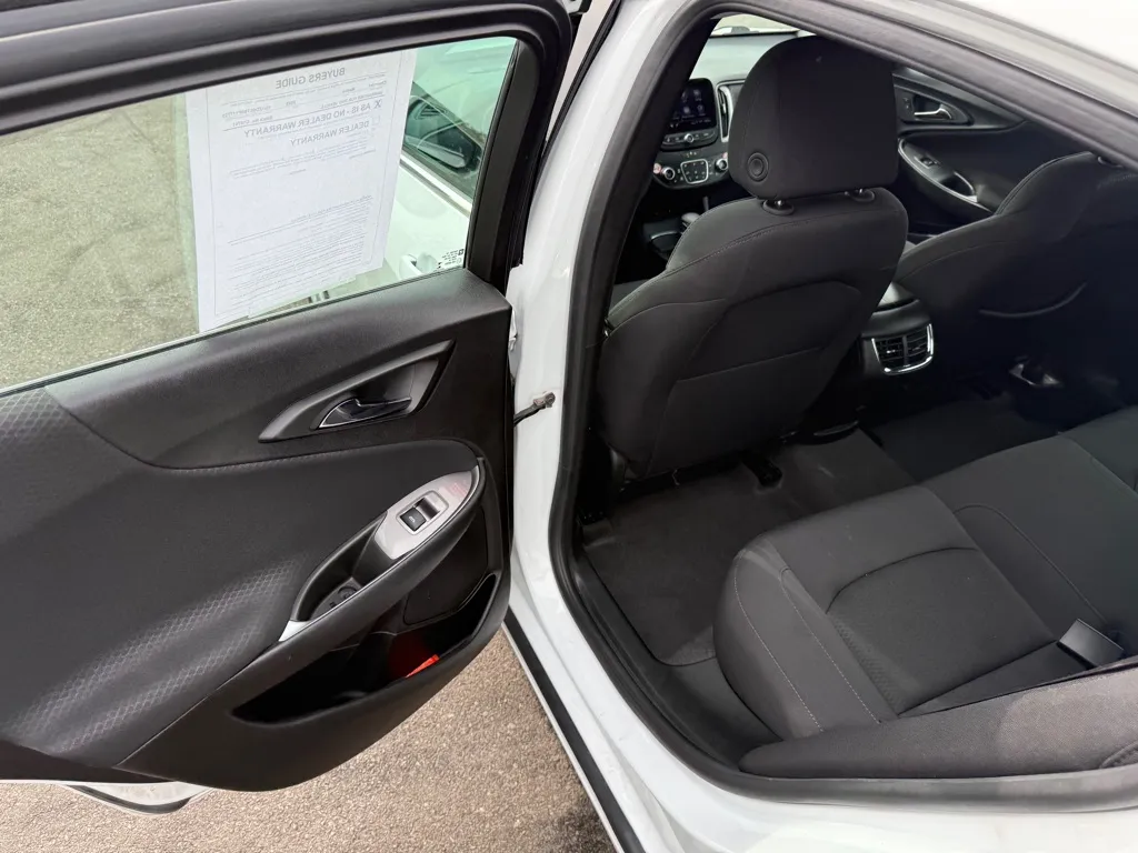 2025 Chevrolet Malibu 1LT - Photo 17