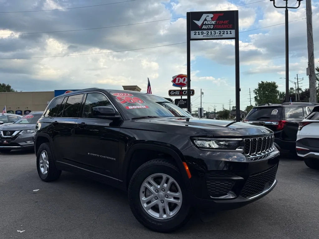 Black 2022 JEEP GRAND CHEROKEE LAREDO for sale in Crown Point, IN