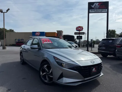 Silver 2023 HYUNDAI ELANTRA SEL for sale in Crown Point, IN