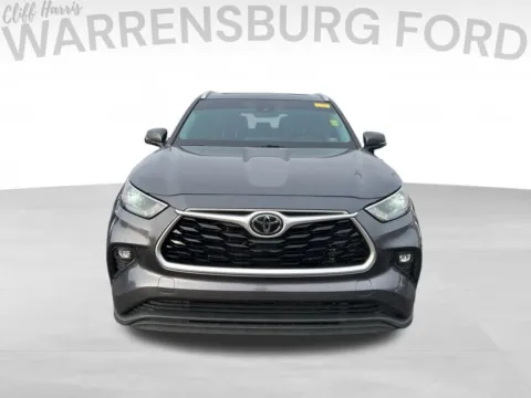 Photos of 2022 Toyota Highlander XLE for sale in Warrensburg, MO at Warrensburg Ford