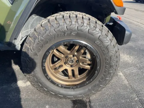 Photos of 2021 Jeep Gladiator Mojave for sale in Warrensburg, MO at Warrensburg Ford