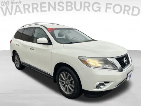 White 2016 Nissan Pathfinder SL for sale in Warrensburg, MO