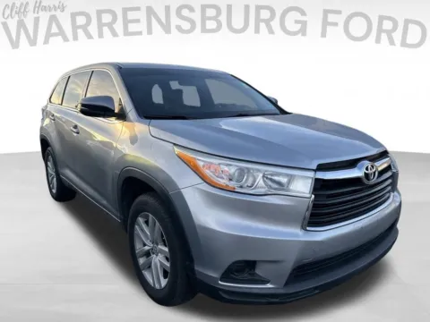 Silver 2015 Toyota Highlander LE for sale in Warrensburg, MO