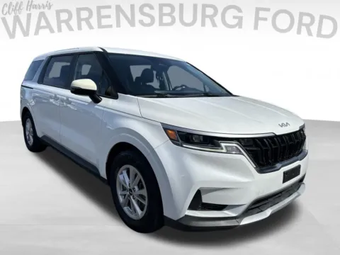 White 2023 Kia Carnival LX for sale in Warrensburg, MO