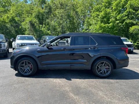 More photos of 2025 Ford Explorer ST-Line at Warrensburg Ford, MO