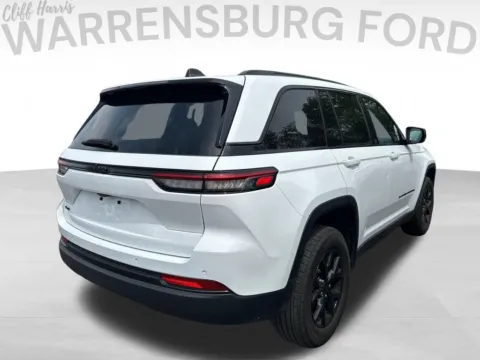 More photos of 2025 Jeep Grand Cherokee Altitude at Warrensburg Ford, MO