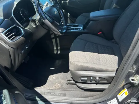 More photos of 2022 Chevrolet Equinox LT at Warrensburg Ford, MO