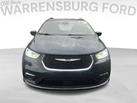 Photos of 2022 Chrysler Pacifica Touring L for sale in Warrensburg, MO at Warrensburg Ford
