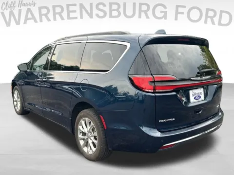 More photos of 2022 Chrysler Pacifica Touring L at Warrensburg Ford, MO