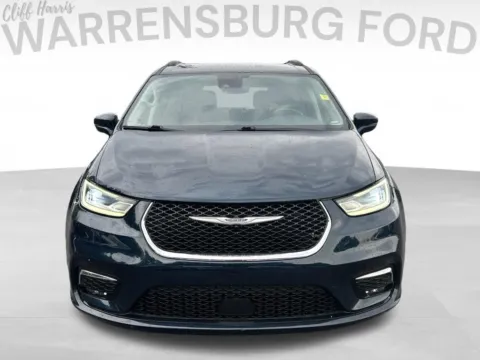 Photos of 2022 Chrysler Pacifica Touring L for sale in Warrensburg, MO at Warrensburg Ford