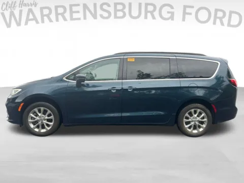 More photos of 2022 Chrysler Pacifica Touring L at Warrensburg Ford, MO