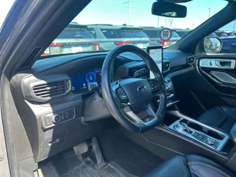 More photos of 2022 Ford Explorer ST at Warrensburg Ford, MO