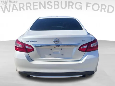 More photos of 2016 Nissan Altima 2.5 SL at Warrensburg Ford, MO