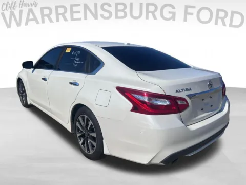 More photos of 2016 Nissan Altima 2.5 SL at Warrensburg Ford, MO