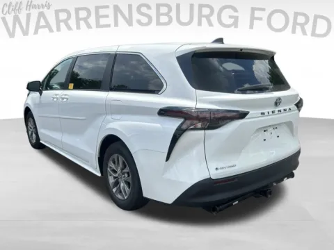 More photos of 2025 Toyota Sienna LE at Warrensburg Ford, MO