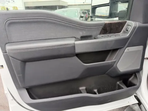 More photos of 2023 Ford F-350SD Lariat at Warrensburg Ford, MO