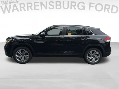 More photos of 2020 Volkswagen Atlas Cross Sport 2.0T SEL at Warrensburg Ford, MO