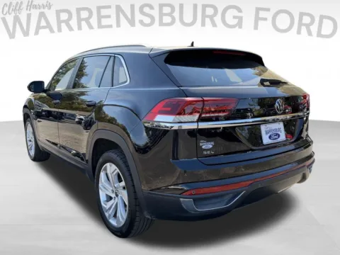 More photos of 2020 Volkswagen Atlas Cross Sport 2.0T SEL at Warrensburg Ford, MO