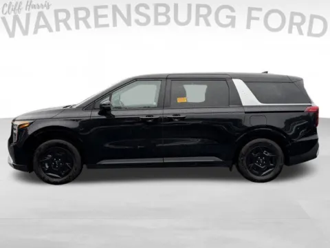 More photos of 2025 Kia Carnival LXS at Warrensburg Ford, MO
