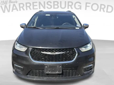 Photos of 2023 Chrysler Pacifica Limited for sale in Warrensburg, MO at Warrensburg Ford
