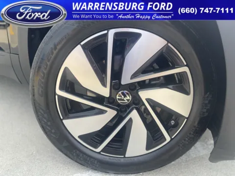Photos of 2024 Volkswagen Atlas 2.0T SE w/Technology for sale in Warrensburg, MO at Warrensburg Ford