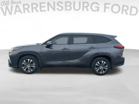 More photos of 2022 Toyota Highlander XLE at Warrensburg Ford, MO