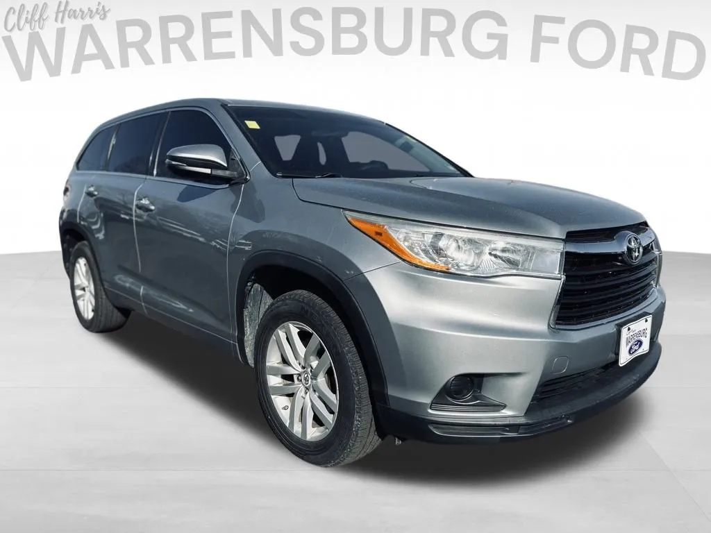 Silver 2015 Toyota Highlander LE for sale in Warrensburg, MO