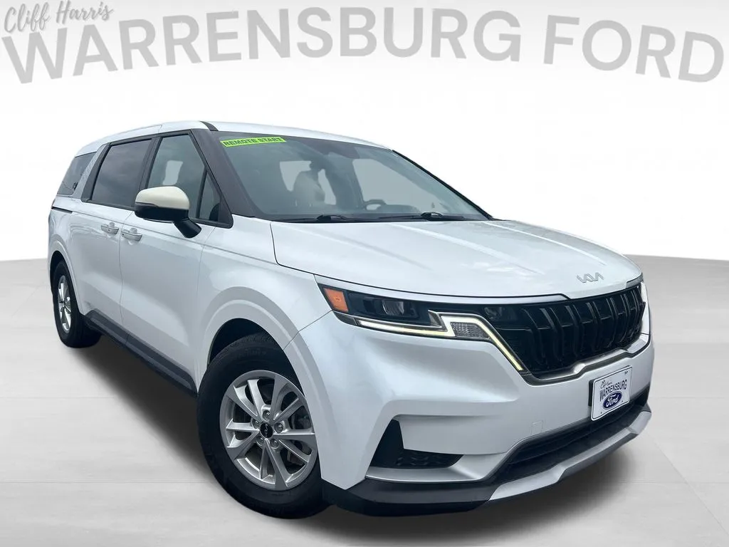 White 2023 Kia Carnival LX for sale in Warrensburg, MO
