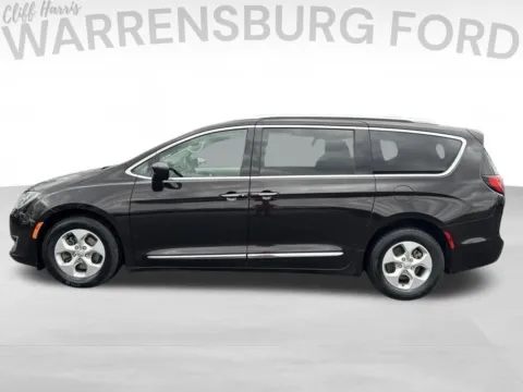 More photos of 2017 Chrysler Pacifica Touring L Plus at Warrensburg Ford, MO