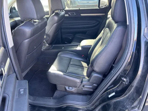 More photos of 2010 Lincoln MKT EcoBoost at Warrensburg Ford, MO