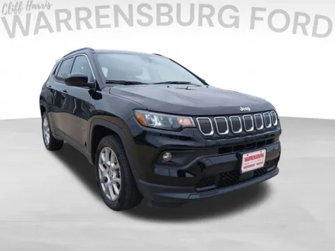 Black 2022 Jeep Compass Latitude Lux for sale in Warrensburg, MO