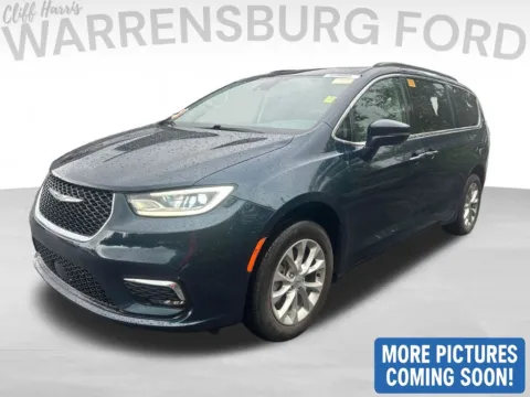 Another view of 2022 Chrysler Pacifica Touring L for sale in Warrensburg, MO at Warrensburg Ford