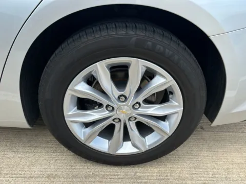 More photos of 2022 Chevrolet Malibu LT at Warrensburg Ford, MO